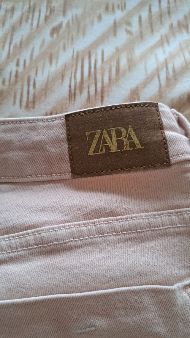 Pantalón rosa pitillo