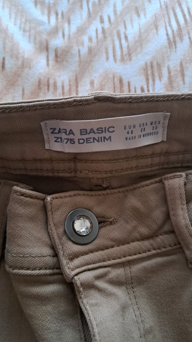 Pantalón ajustado camel