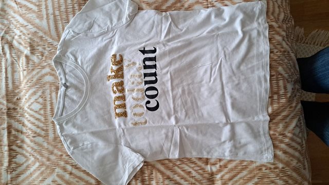 Camiseta blanca texto