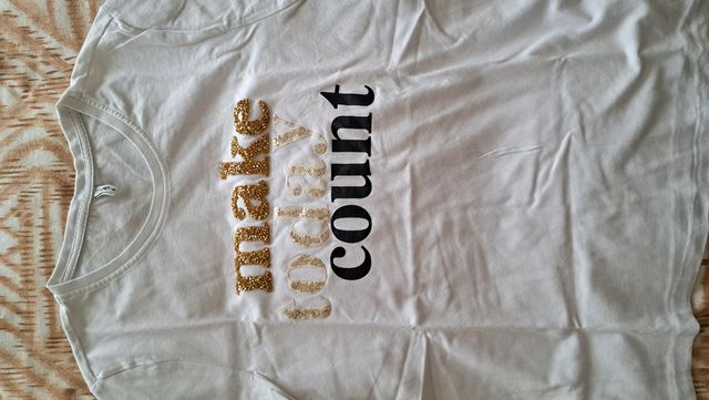 Camiseta blanca texto