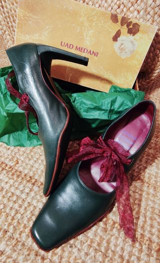 Zapato de tacón alto verde aguacate