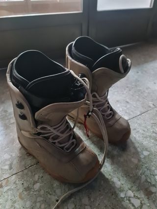 tabla 148 cm snow con fijaciones.y botas t42
