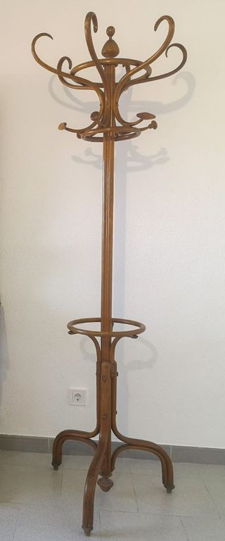 Conjunto lavabo y perchero antiguo