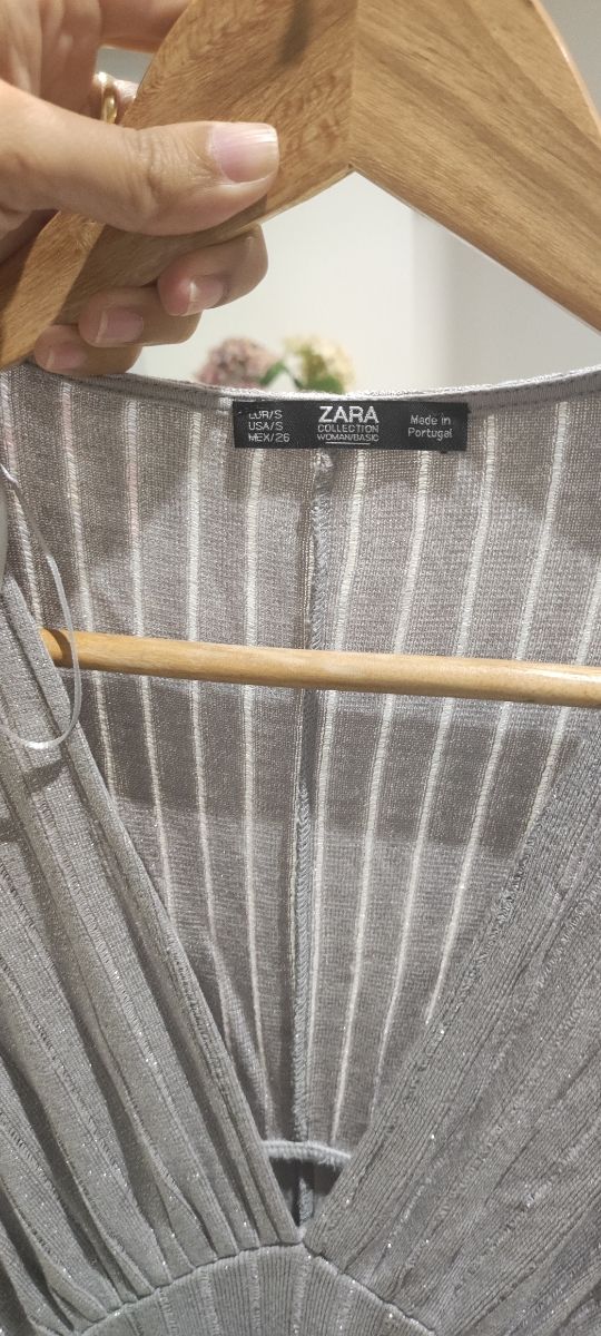 Vestido envento corto gris plateado