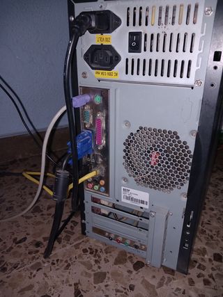 PC Pentium D 805. 2gb ram. HD 40gb