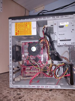 PC Pentium D 805. 2gb ram. HD 40gb