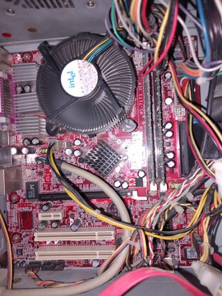 PC Pentium D 805. 2gb ram. HD 40gb