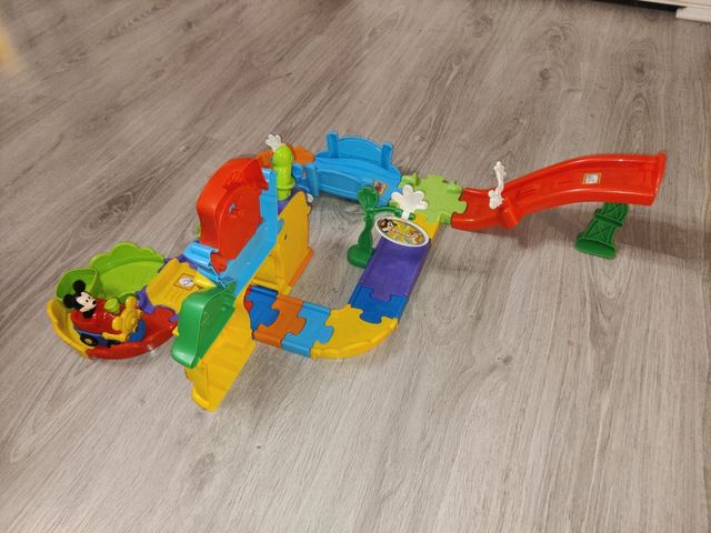 Estación de tren y bomberos Mickey