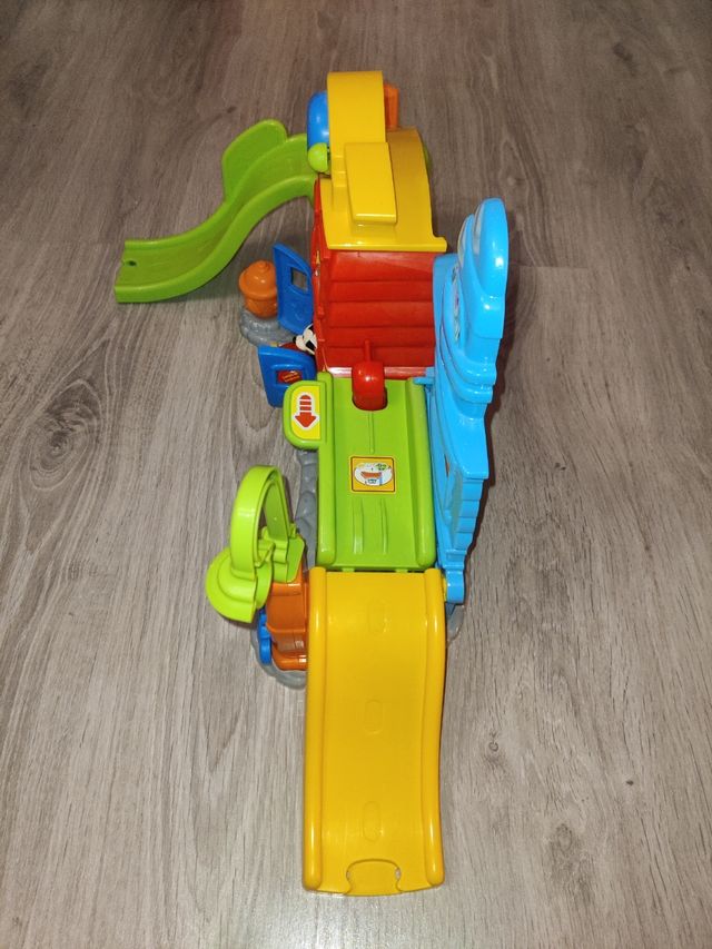 Estación de tren y bomberos Mickey