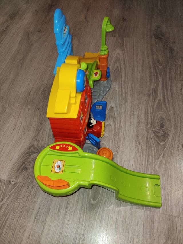 Estación de tren y bomberos Mickey