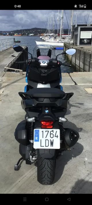 BMW C400X.