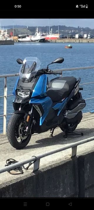 BMW C400X.