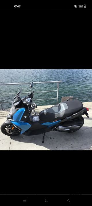 BMW C400X.