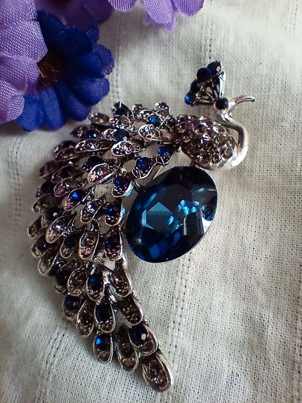 Spilla a forma di pavone