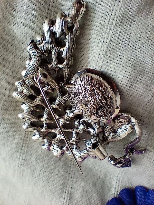 Spilla a forma di pavone