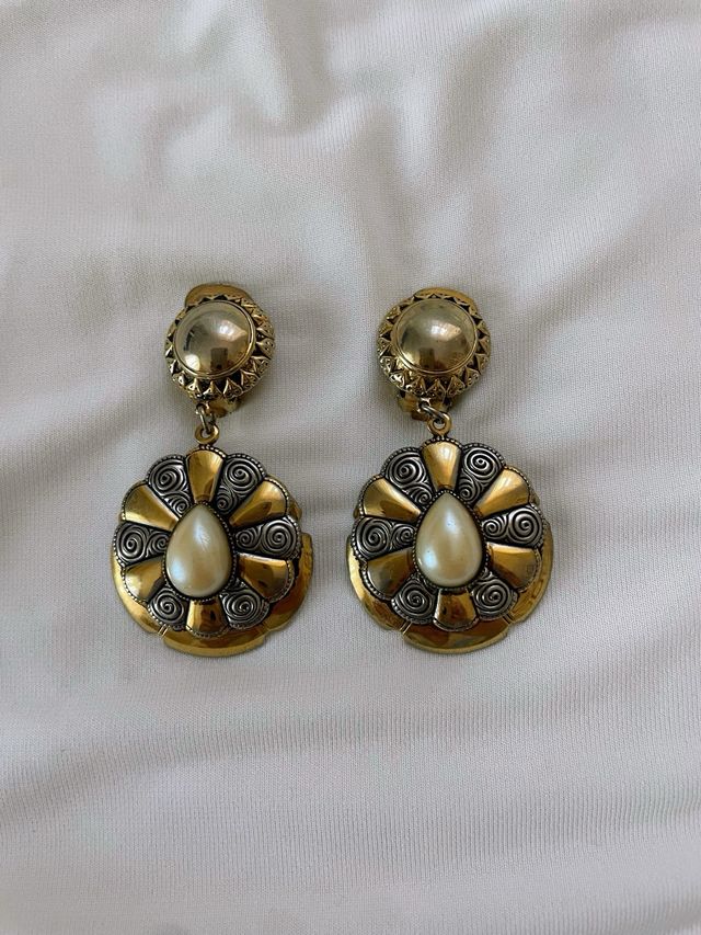 Orecchini vintage pendenti con perla a goccia 