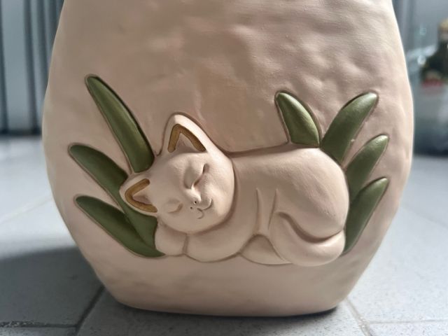 Vaso Thun con gatto e foglie