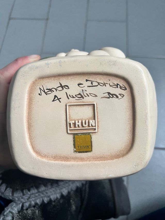 Vaso Thun con gatto e foglie