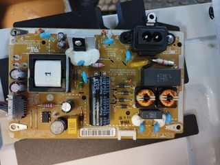 Televisor LG32LQ6300GLA. julio de 2023