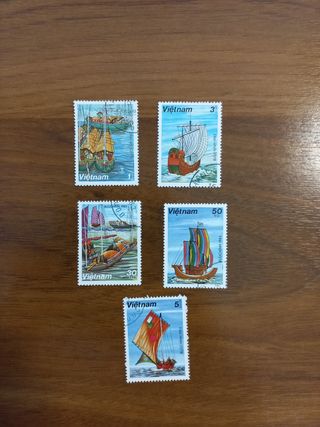 Francobolli "VIETNAM BUU CHINH"