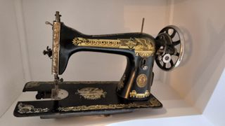 Máquina de coser antigua SINGER