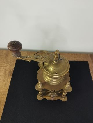 Antigua Molino de Café de Bronce