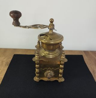 Antigua Molino de Café de Bronce