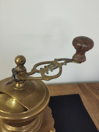 Antigua Molino de Café de Bronce