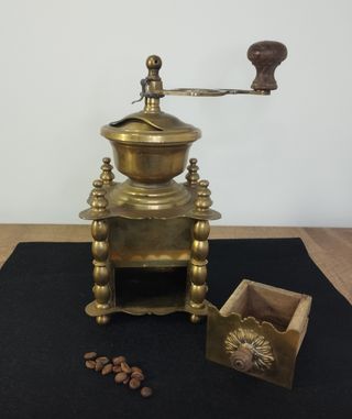 Antigua Molino de Café de Bronce