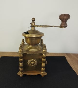 Antigua Molino de Café de Bronce