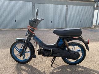 Moto Suzuki Mobilete