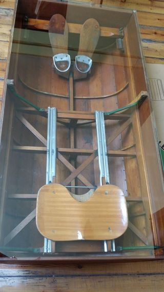 Mesa de centro a partir de banco de remos antiguo