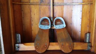 Mesa de centro a partir de banco de remos antiguo