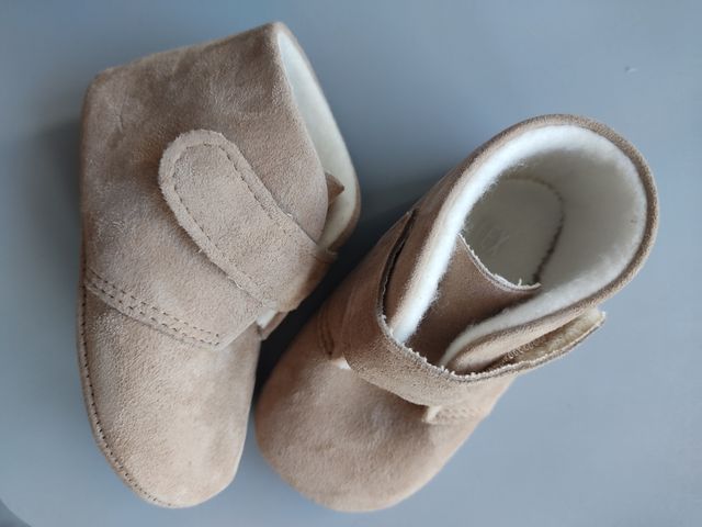 Nuove calzature adatte ai bambini