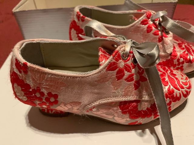 zapato fallera flor rojo