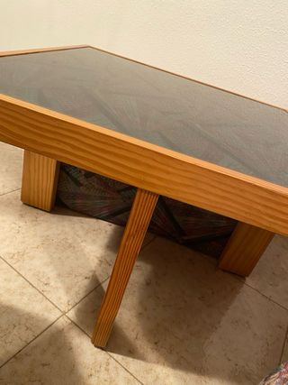 Mesa con taburetes