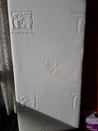 colchón viscoelástico de aloe vera para cuna.