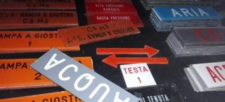 etichette targhette chimica laboratori anni 70