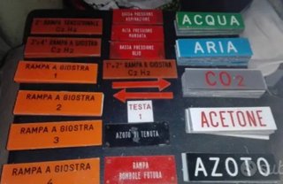etichette targhette chimica laboratori anni 70