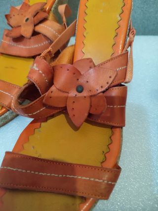  Sandalias Piel 37 Negras y🎁Las Naranja( 2 pares)