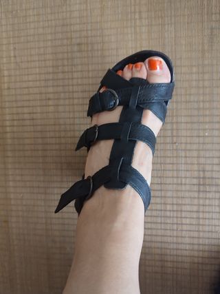  Sandalias Piel 37 Negras y🎁Las Naranja( 2 pares)