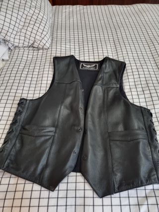 VENDO CHALECO DE PIEL CON CORDURA NEGRO