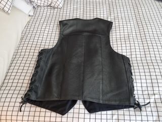 VENDO CHALECO DE PIEL CON CORDURA NEGRO