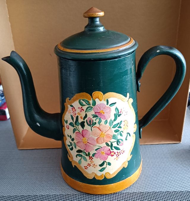 CAFETERA DECORATIVA DE ALUMINIO