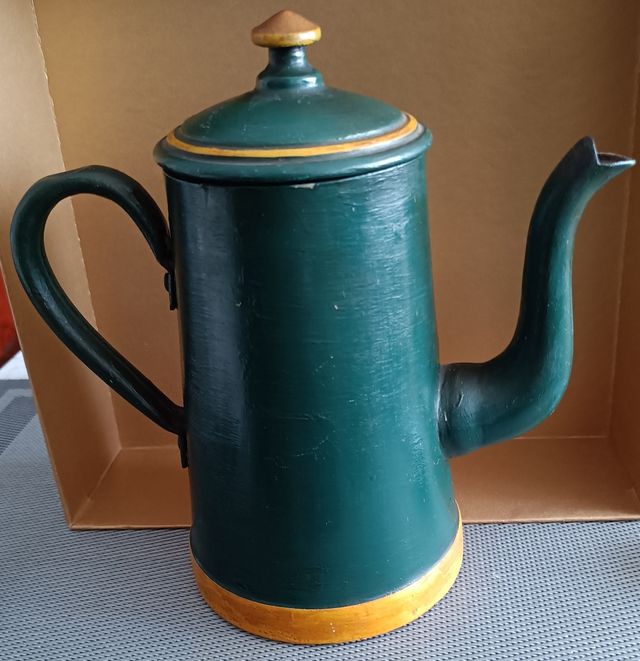 CAFETERA DECORATIVA DE ALUMINIO