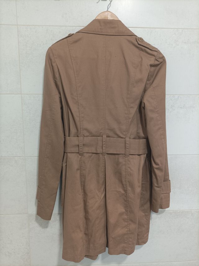 Gabardina marrón de Sfera, talla M.