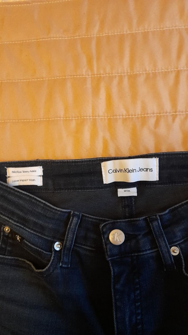 Pantalón marca Calvin klein