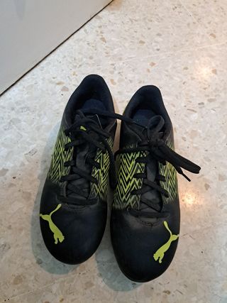 Botas de fútbol con tacos puma