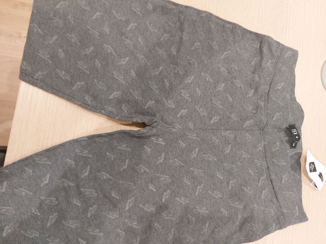 Pantalon gris niña talla 13-14. Tex. Con etiqueta