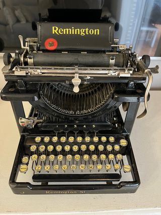 Antigua máquina de escribir Remington